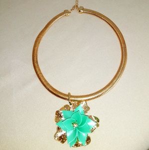 NWOT “FASHION PENDANT” For Your Necklace! NEW WITHOUT TAG!